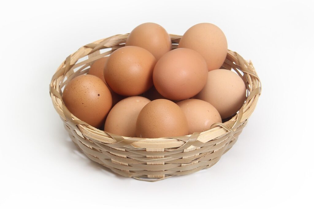 How long are farm fresh eggs good for on the counter?