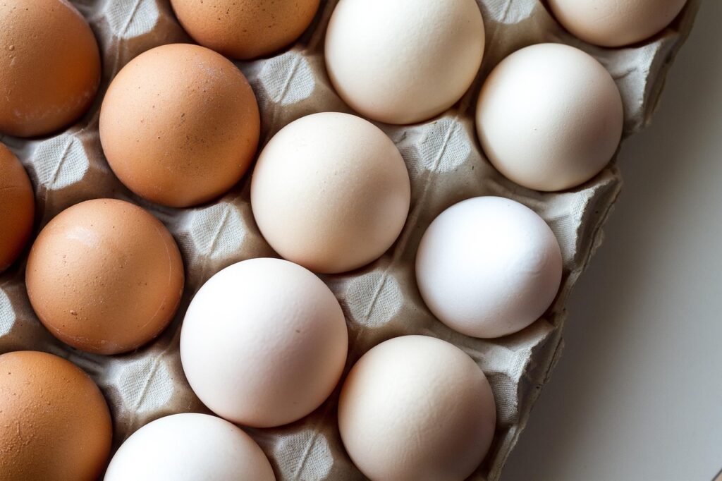 How long are farm fresh eggs good for on the counter?