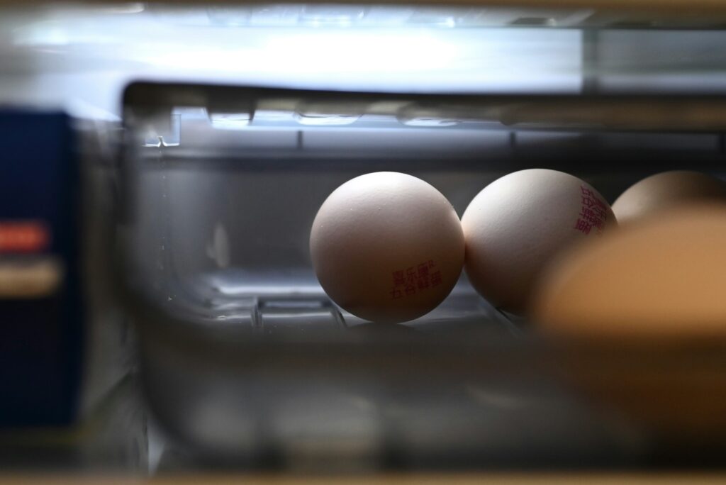 How long can eggs sit out at room temperature?