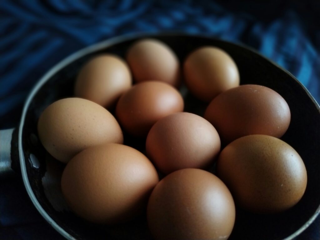 How long can eggs sit out at room temperature?