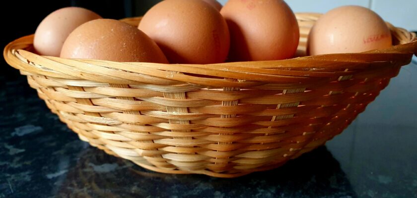 How long do chicken eggs last on the counter?