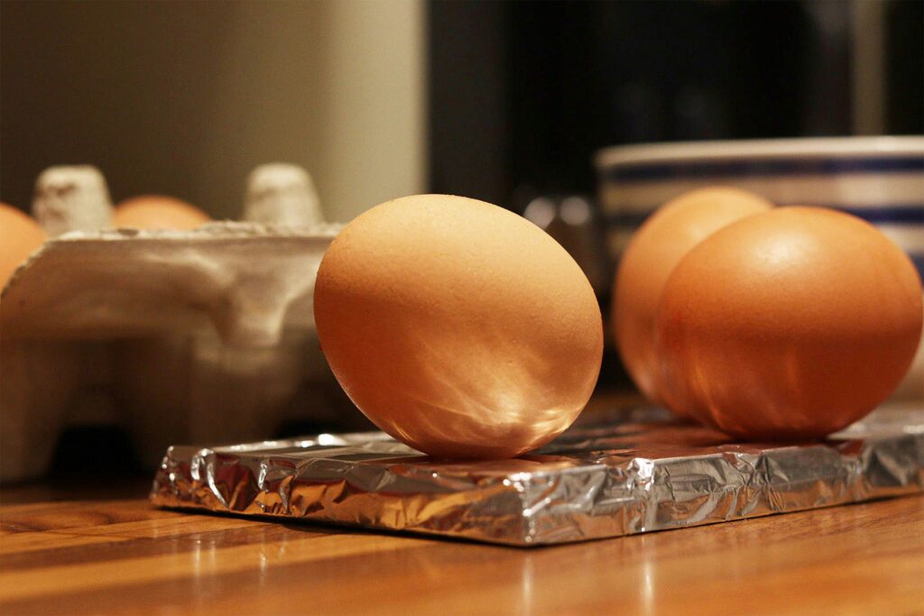 How long do farm fresh eggs stay on the counter?