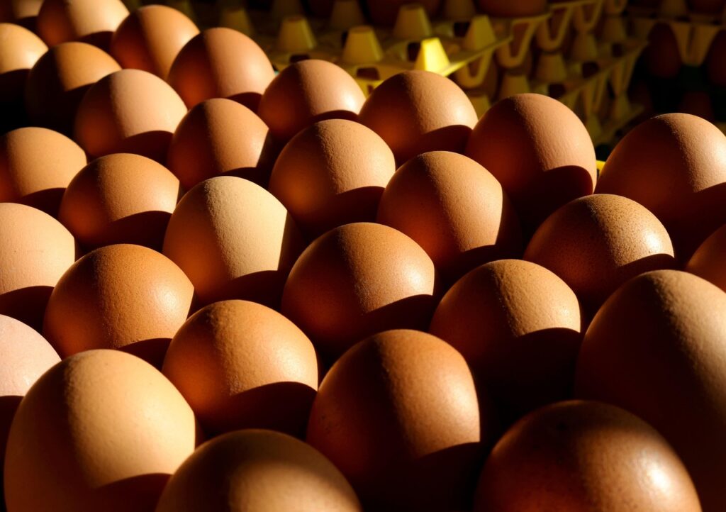 How long do unwashed eggs last on the counter?