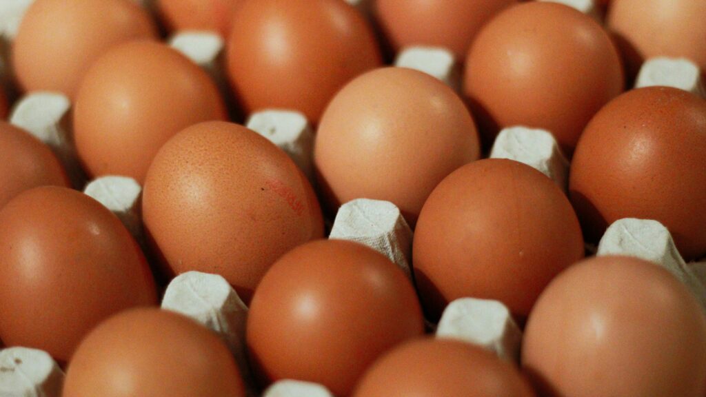 How long can you leave fresh eggs out?