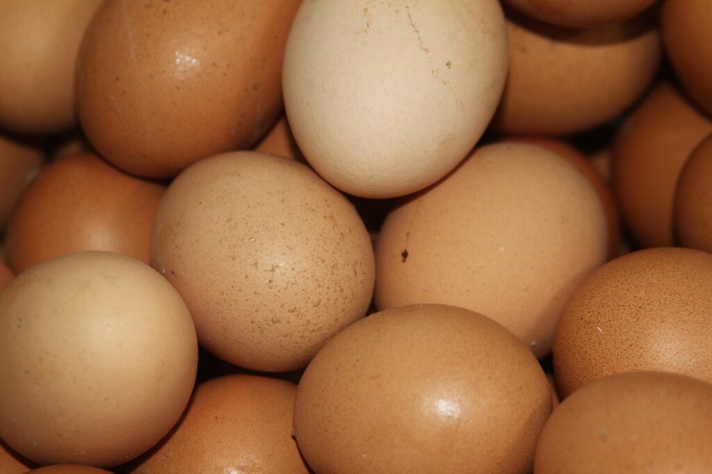 How long do unwashed eggs last on the counter?