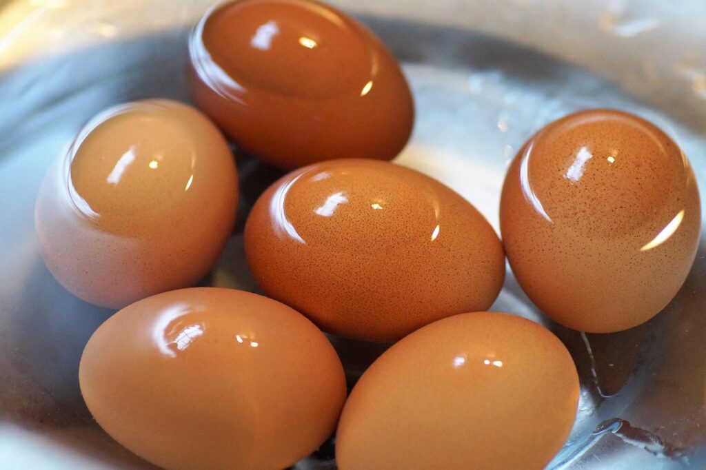 How long will fresh eggs last on the counter?