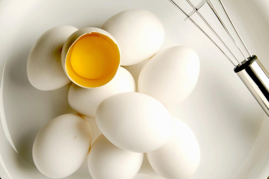 How long will fresh eggs last on the counter?