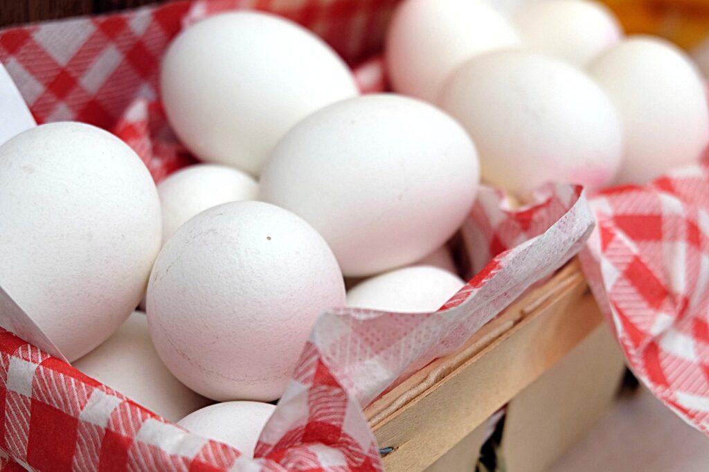 How long do unwashed eggs last?