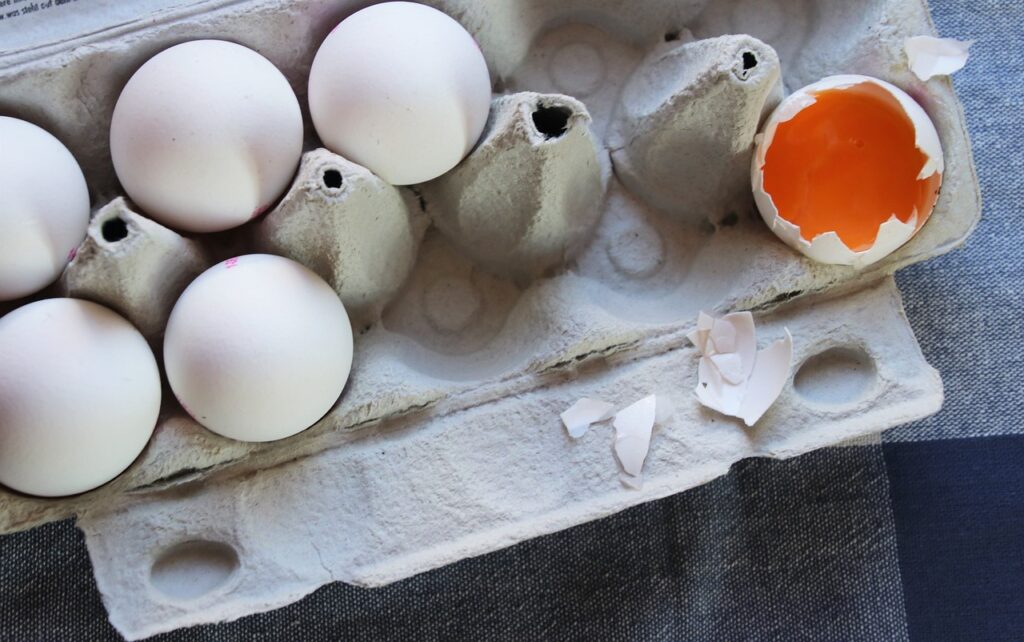 How long will fresh eggs last on the counter?
