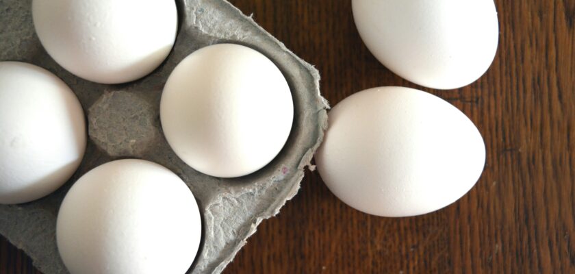 How long can you leave fresh eggs out?
