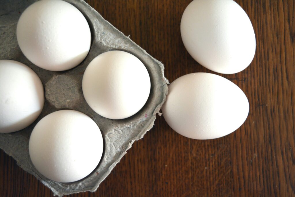 How long do farm eggs last on the counter?