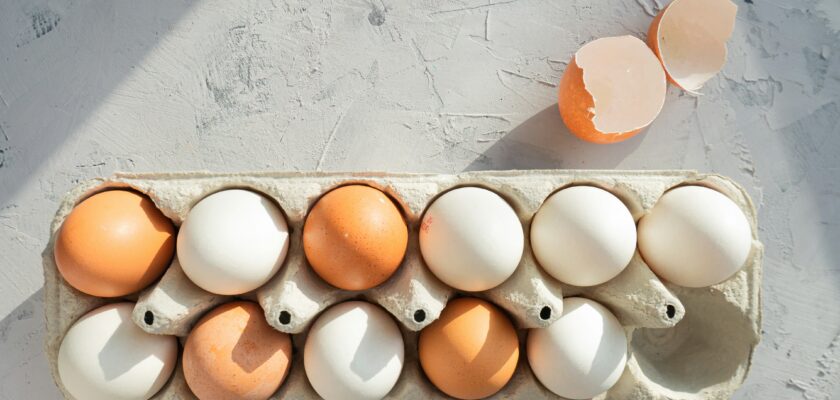 How long do farm fresh eggs stay on the counter?
