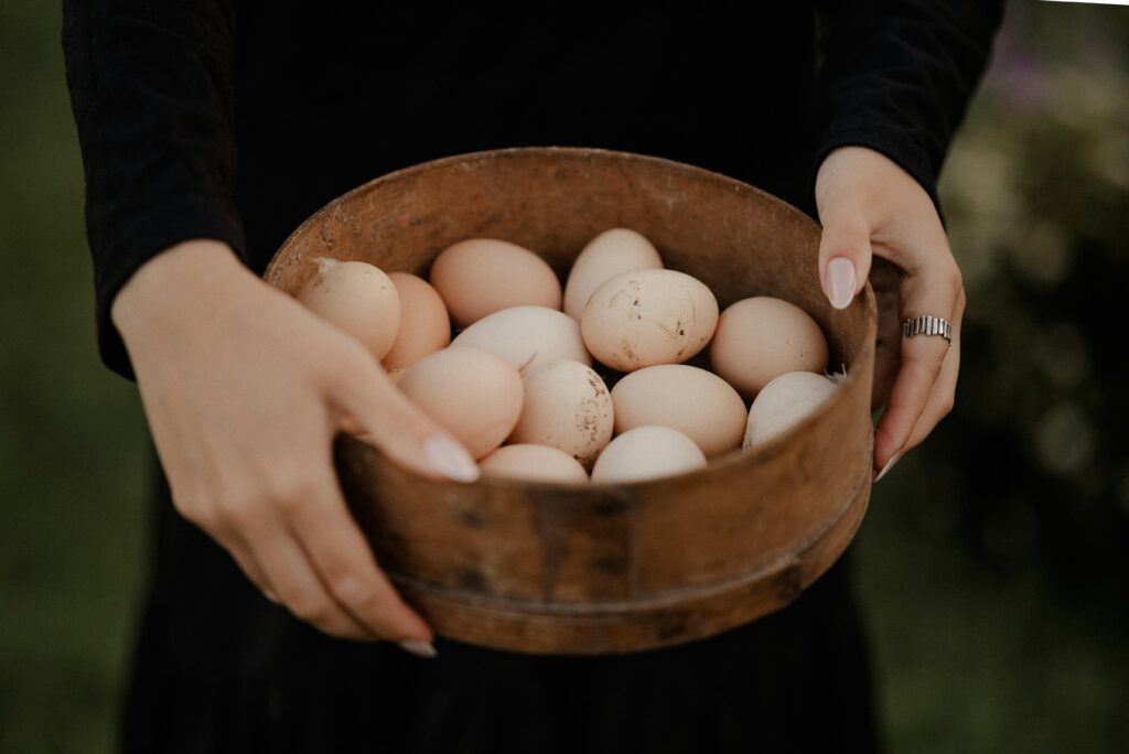 How long do farm fresh eggs last unwashed?