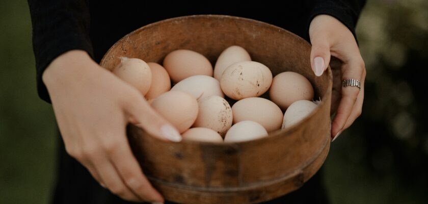 How long can fresh unwashed eggs sit out?