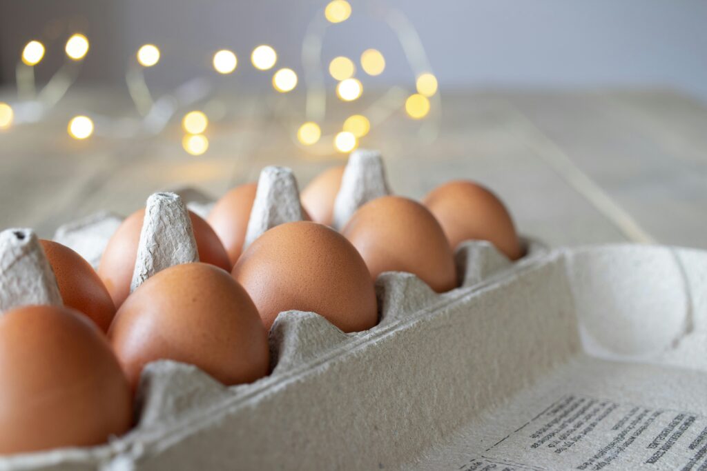 How long do farm eggs last on the counter?